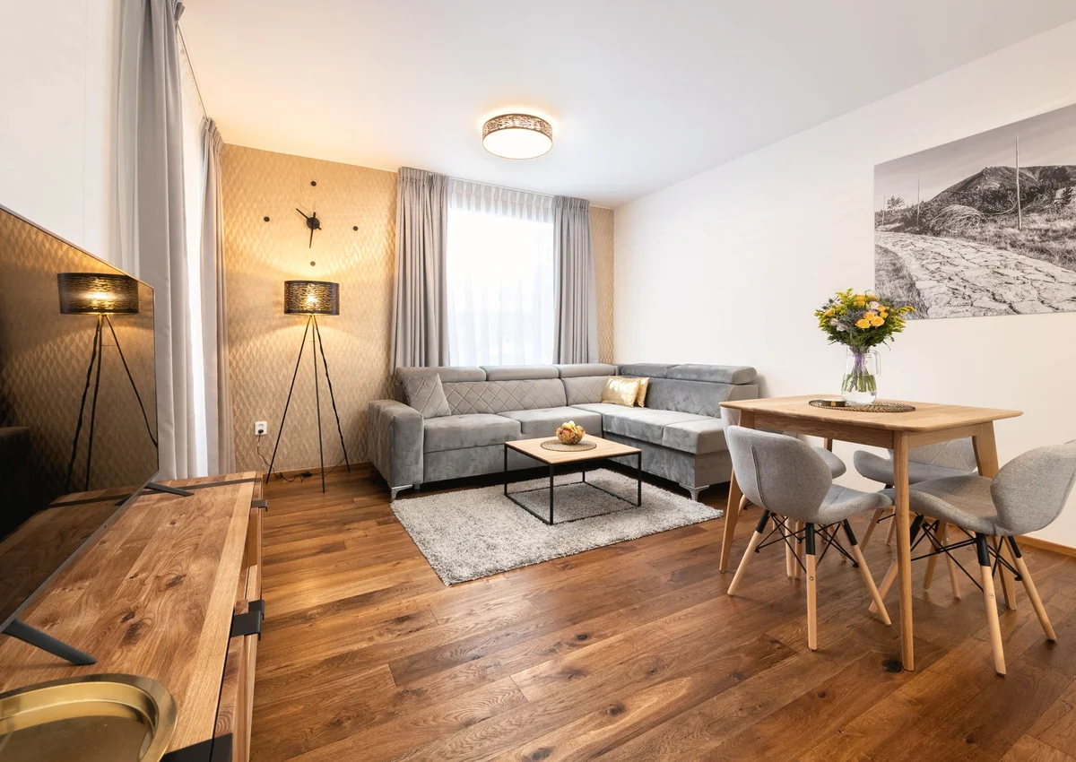Apartmány Vrchlabí, světlý interiér s přírodními materiály